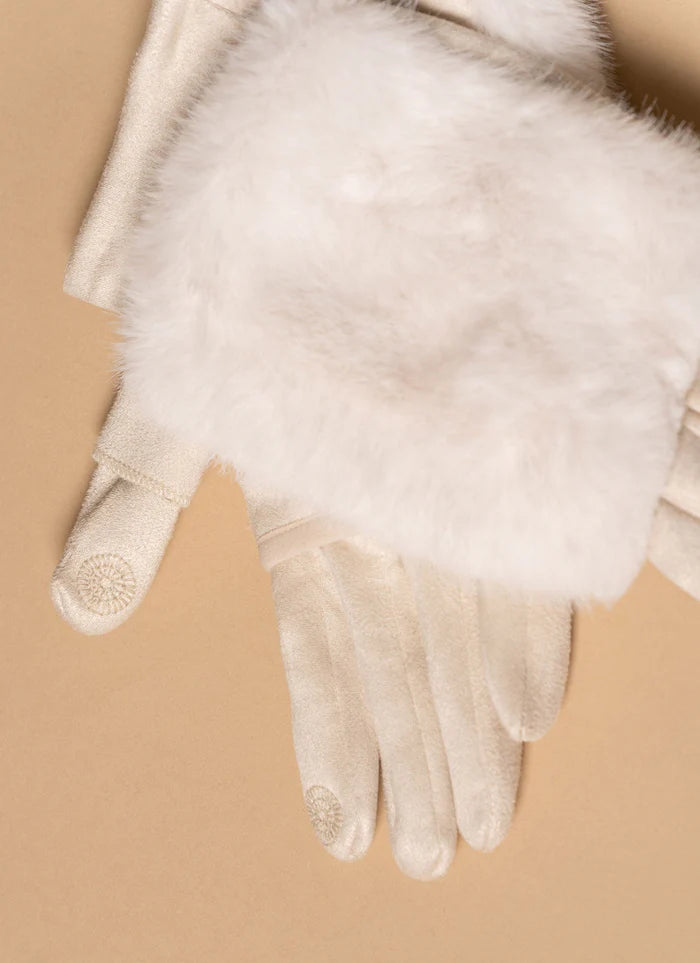 Gants de fourrure deux pièces (c'est moi)