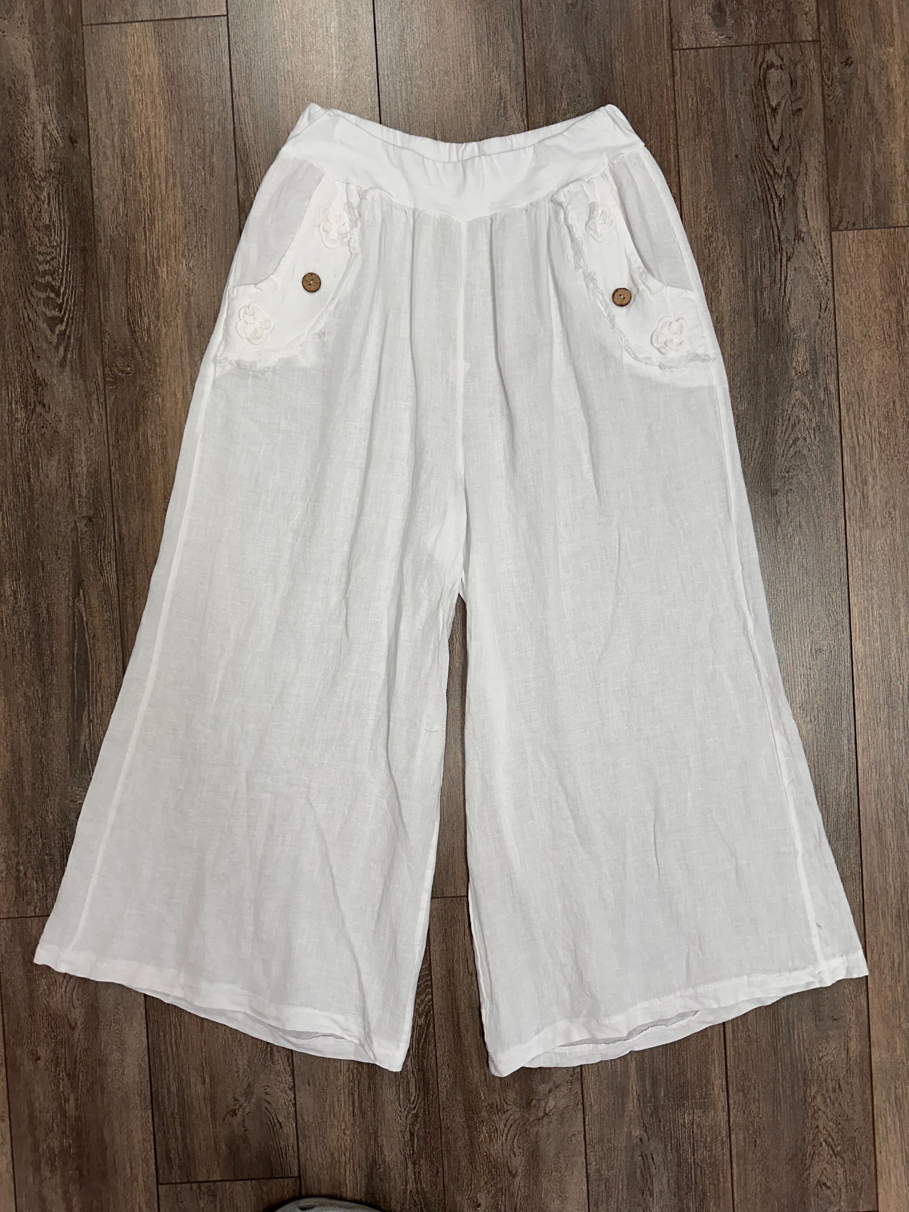 Pantalon en lin avec boutons bois décoratifs