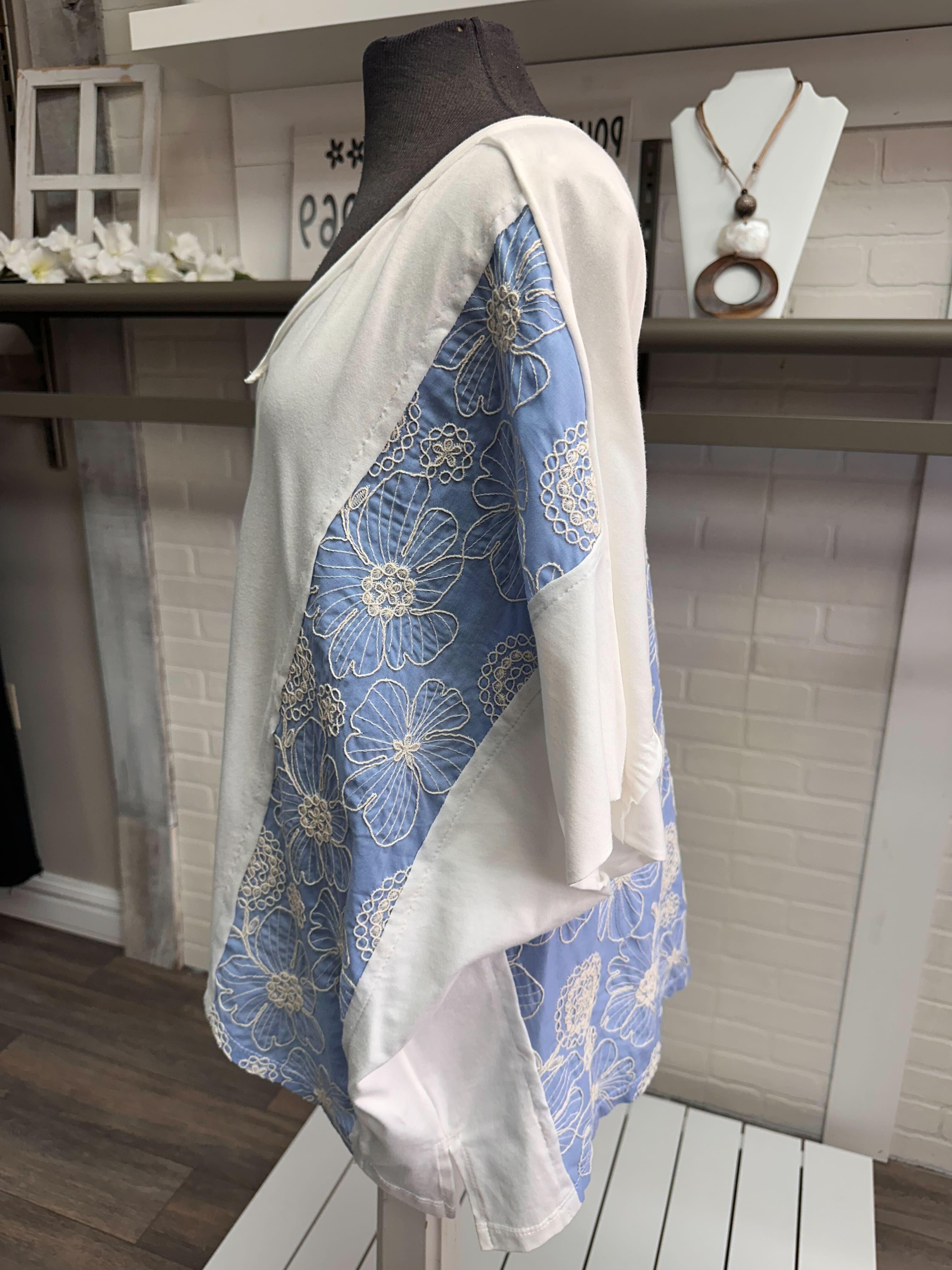 Chandail avec broderie de fleurs