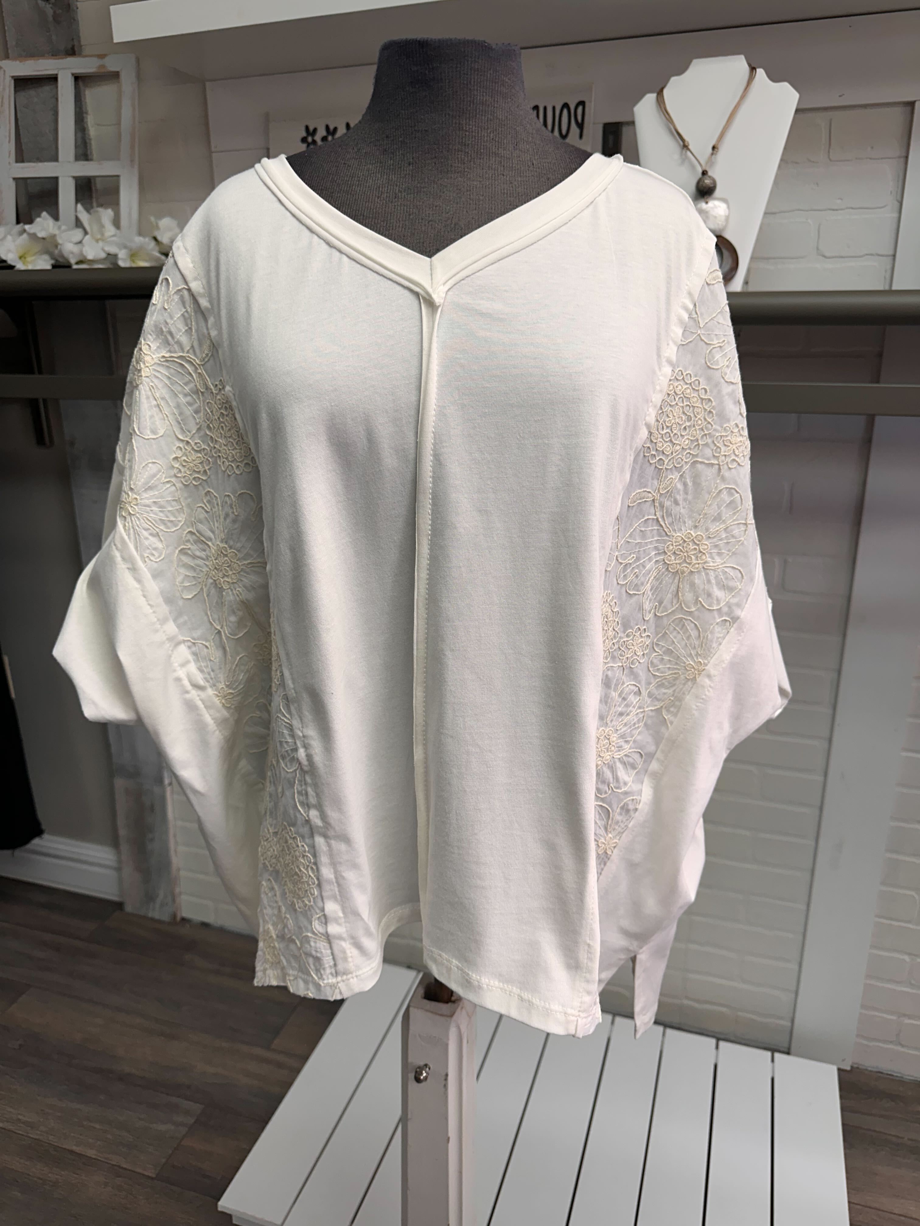 Chandail avec broderie de fleurs