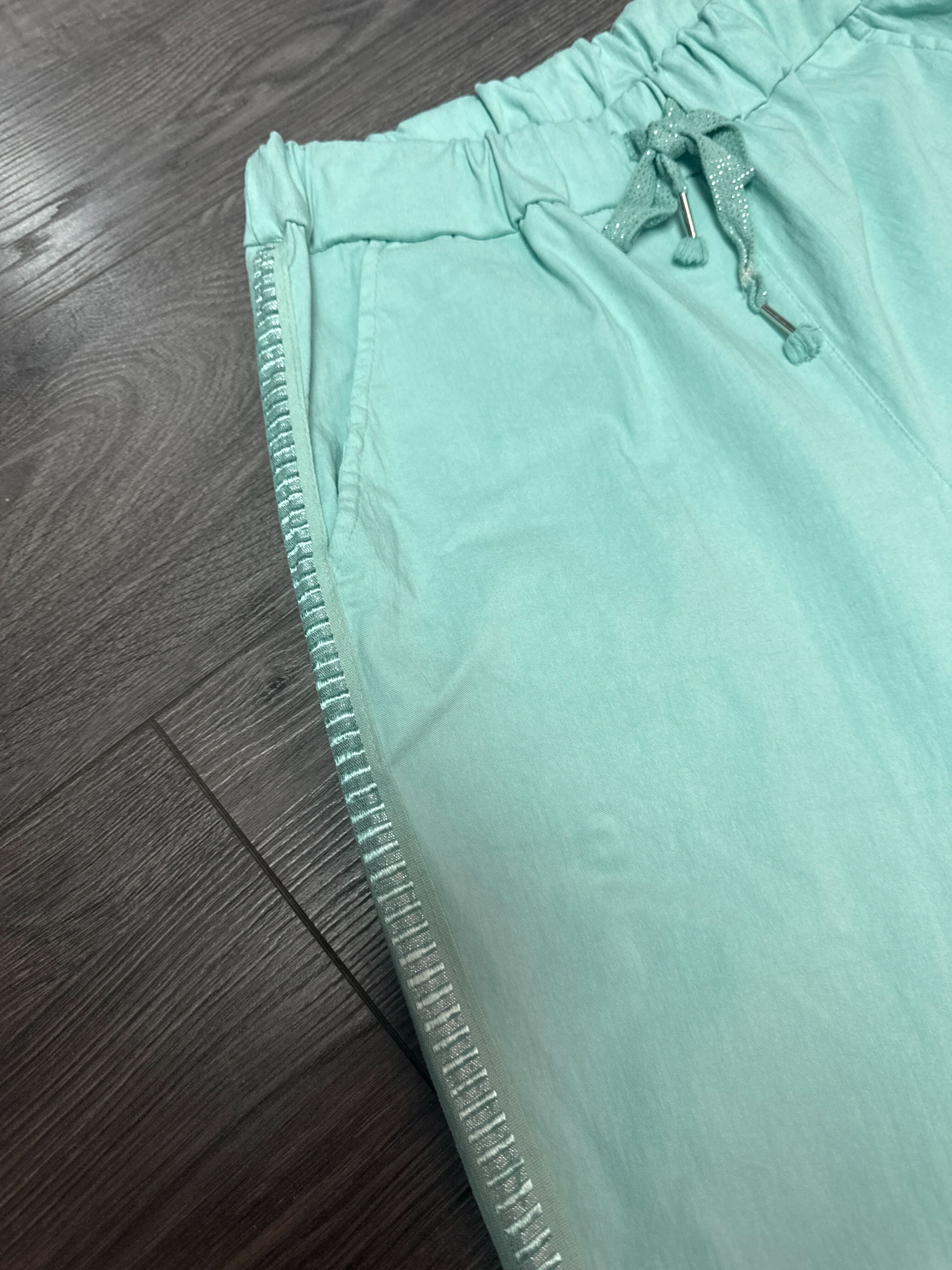 Pantalon avec bandes sur les côtés