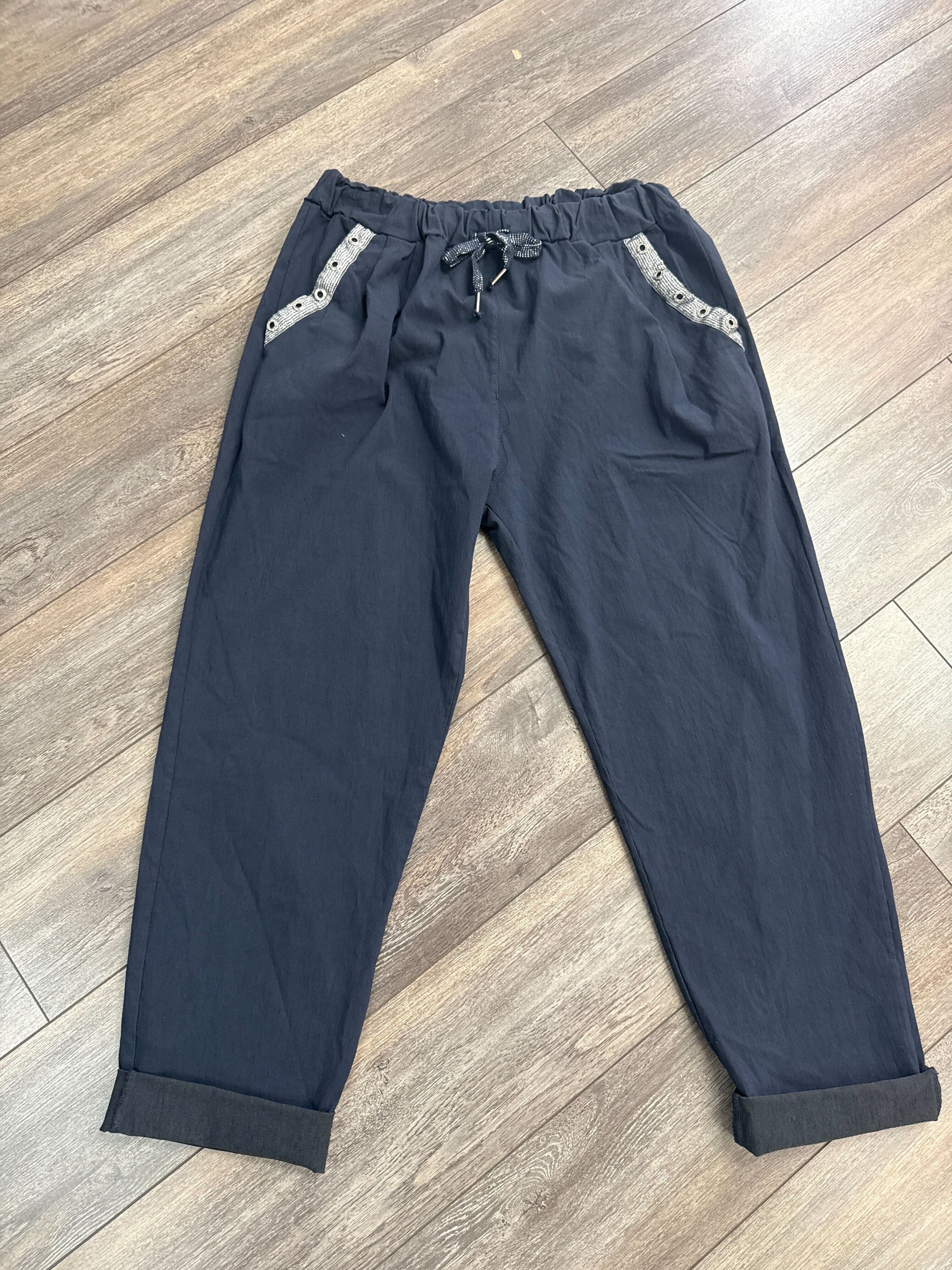 Pantalon magique avec boutons brillants
