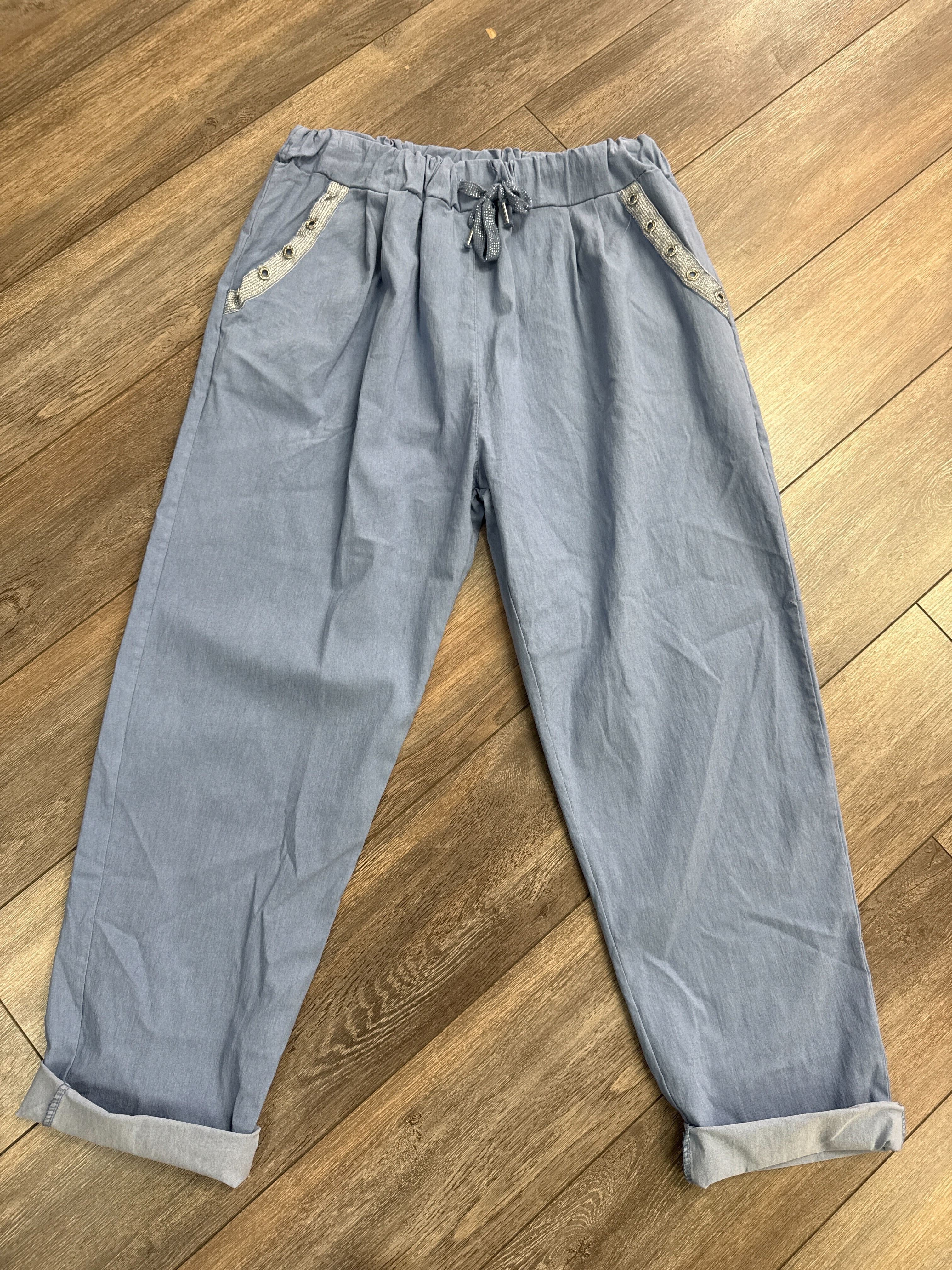 Pantalon magique avec boutons brillants