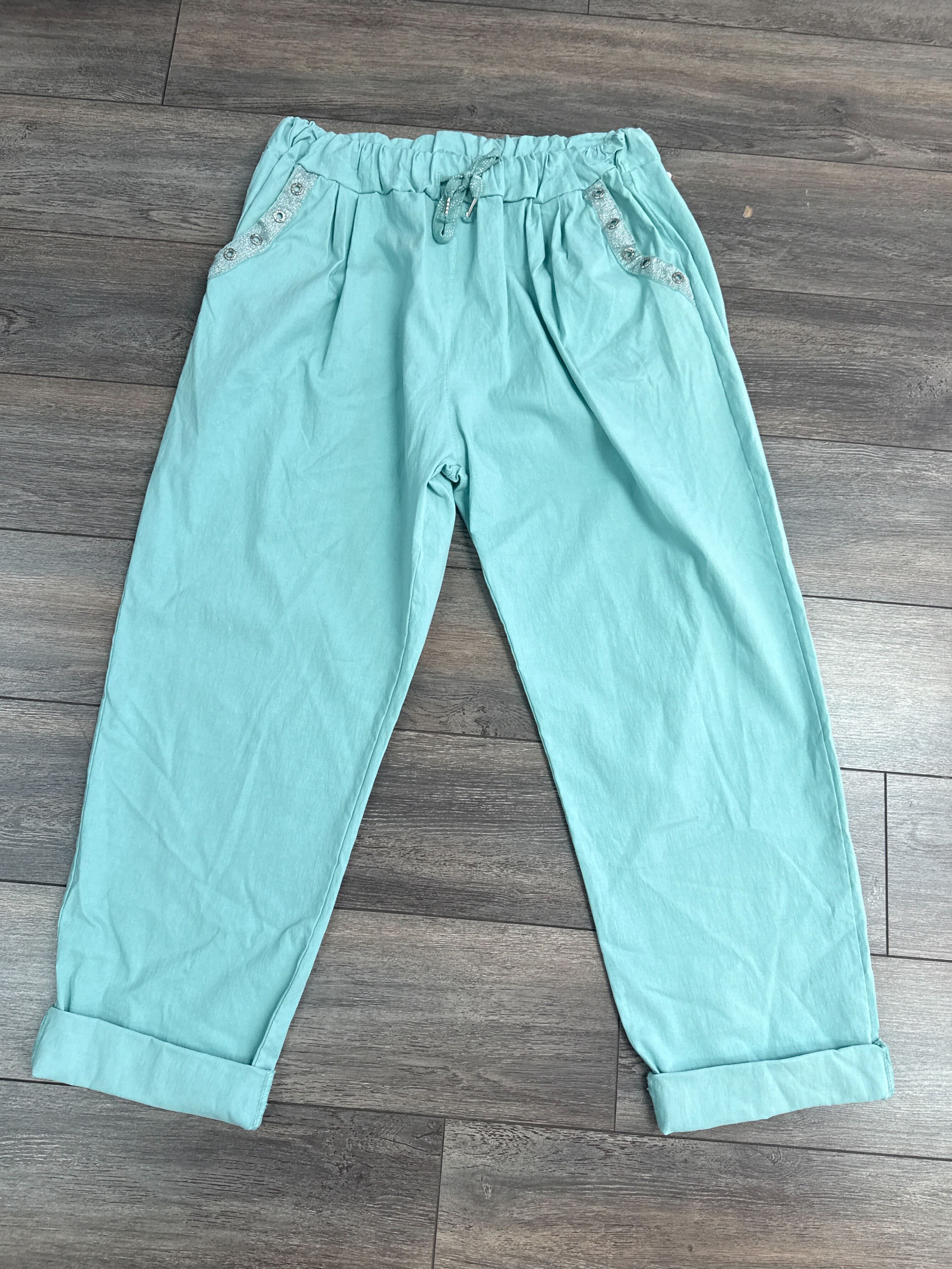 Pantalon magique avec boutons brillants