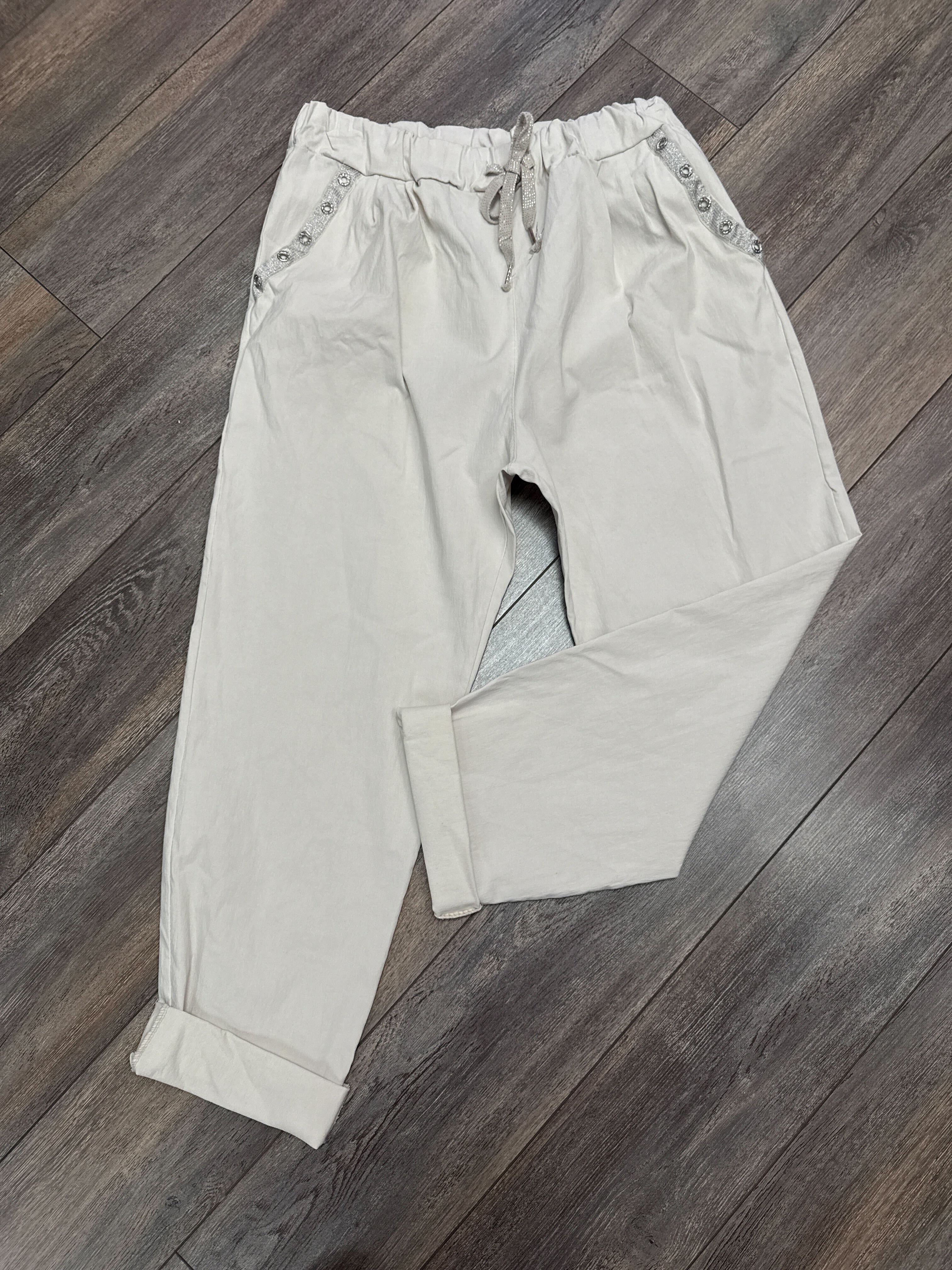 Pantalon magique avec boutons brillants