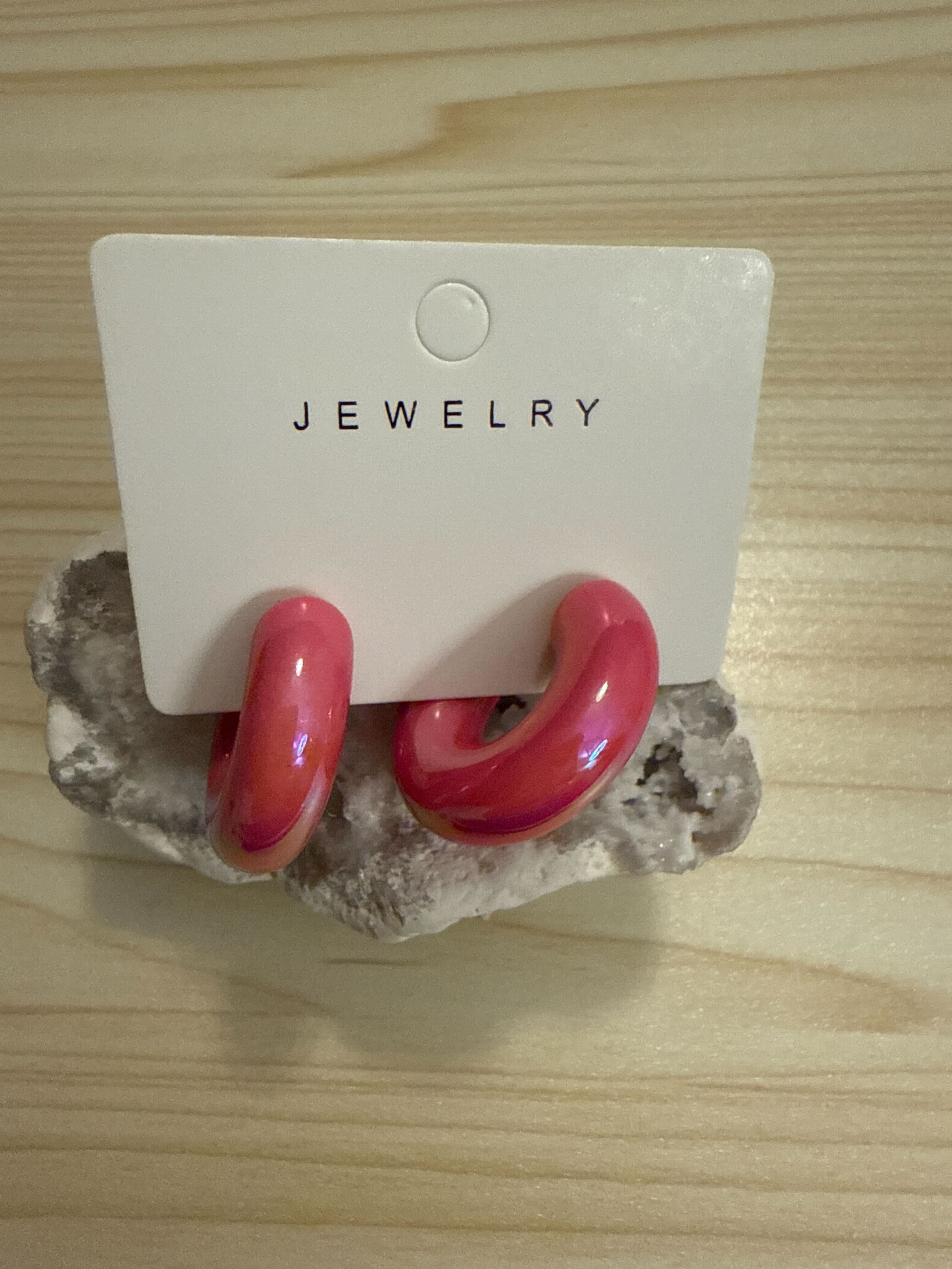 Boucle d'oreille iridescente (style anneaux)