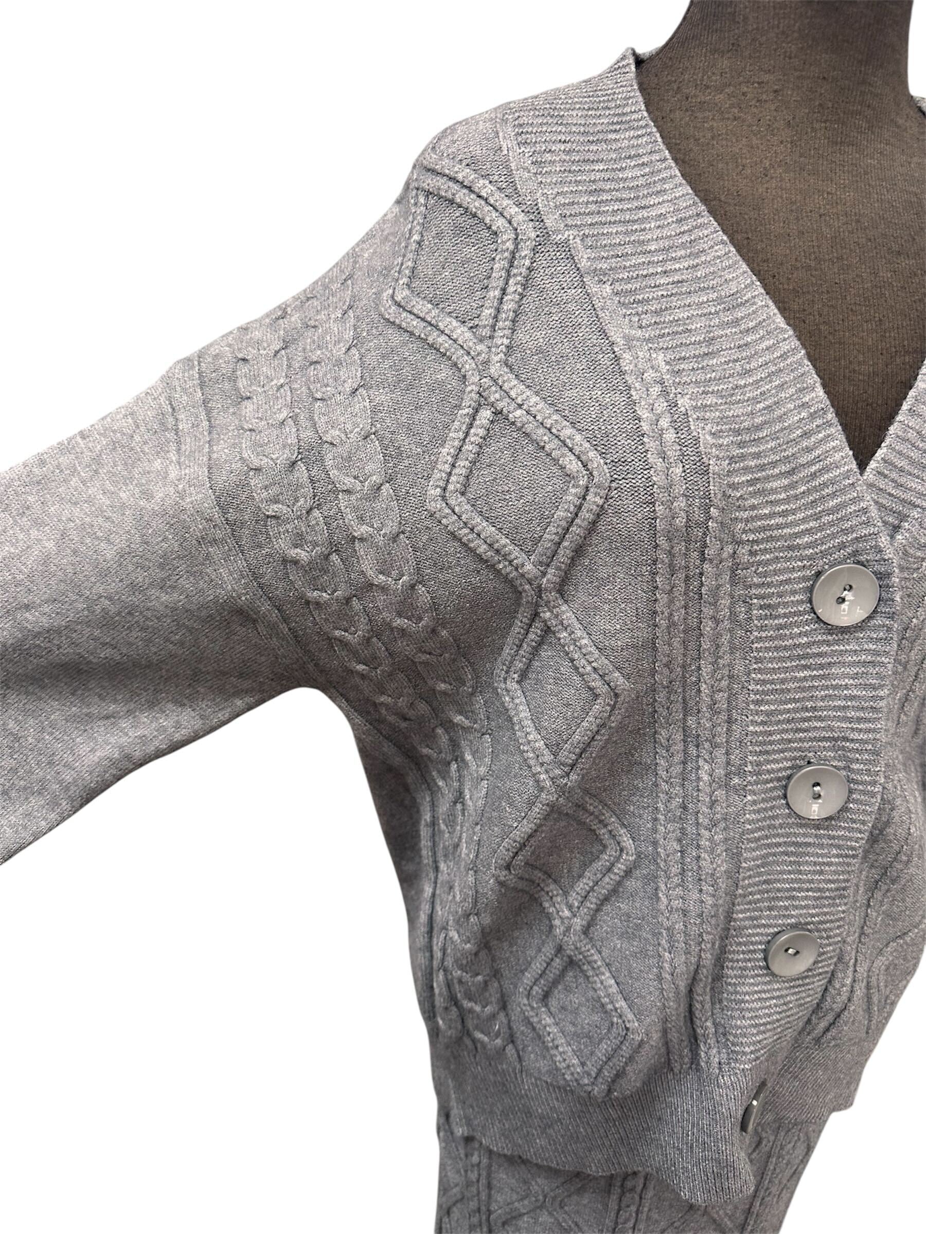 Ensemble cardigan et jupe de laine