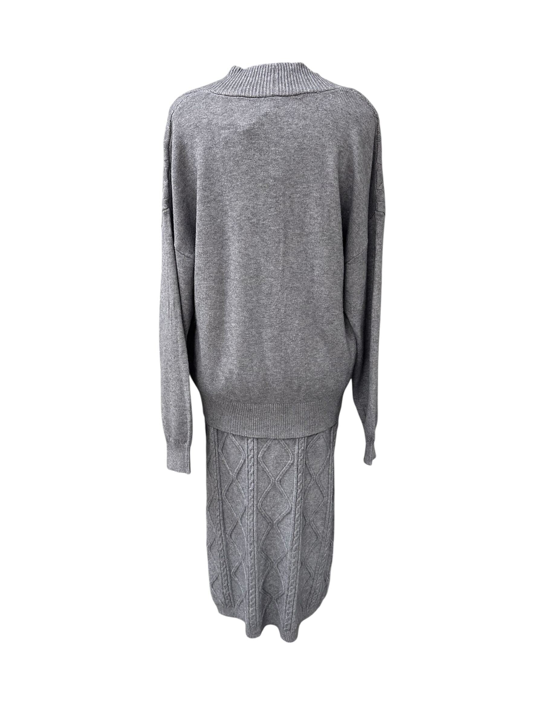 Ensemble cardigan et jupe de laine