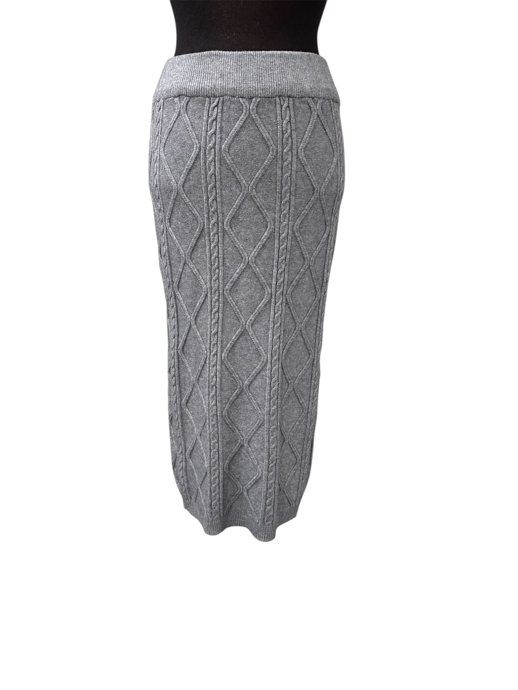 Ensemble cardigan et jupe de laine