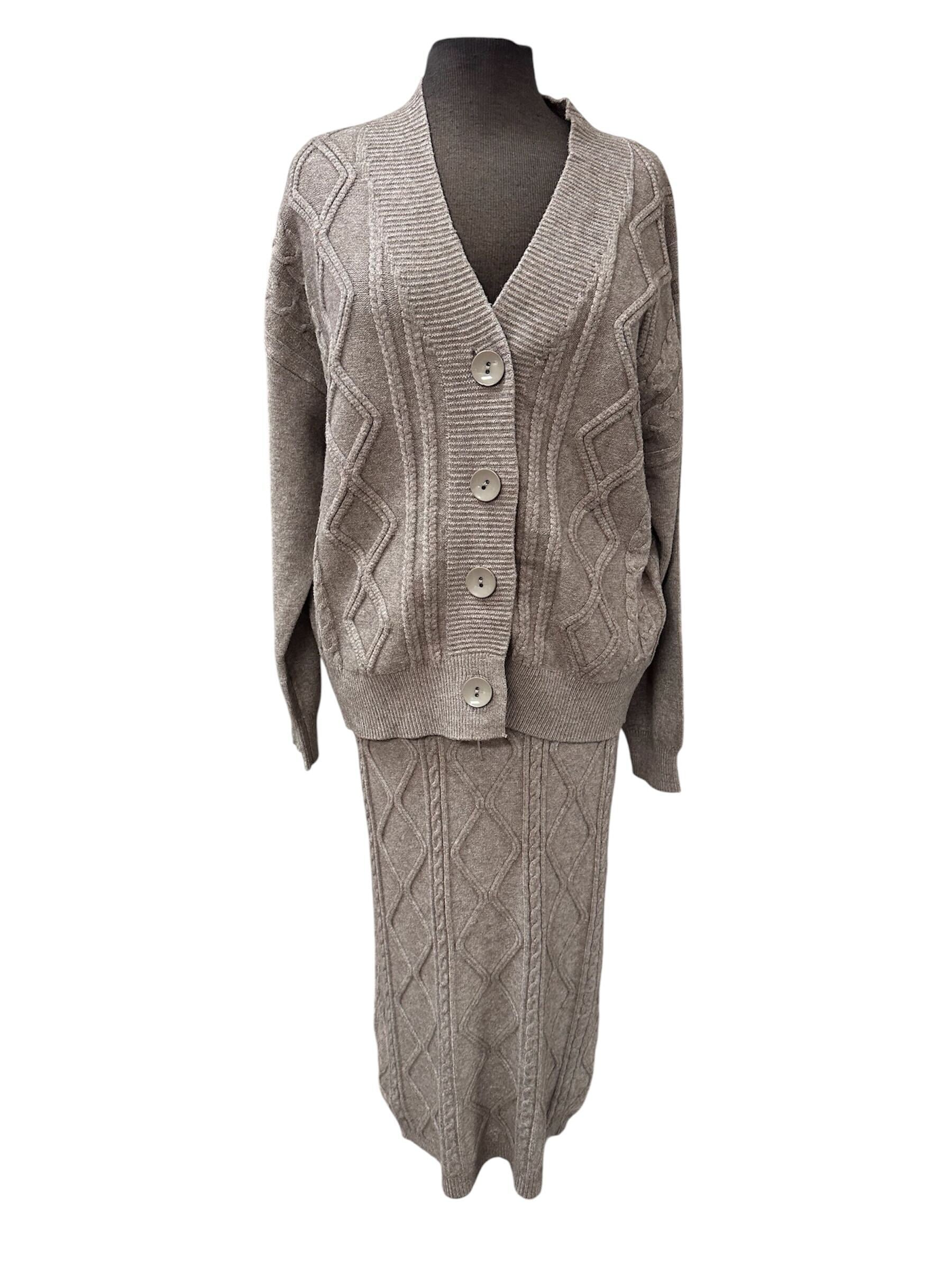 Ensemble cardigan et jupe de laine