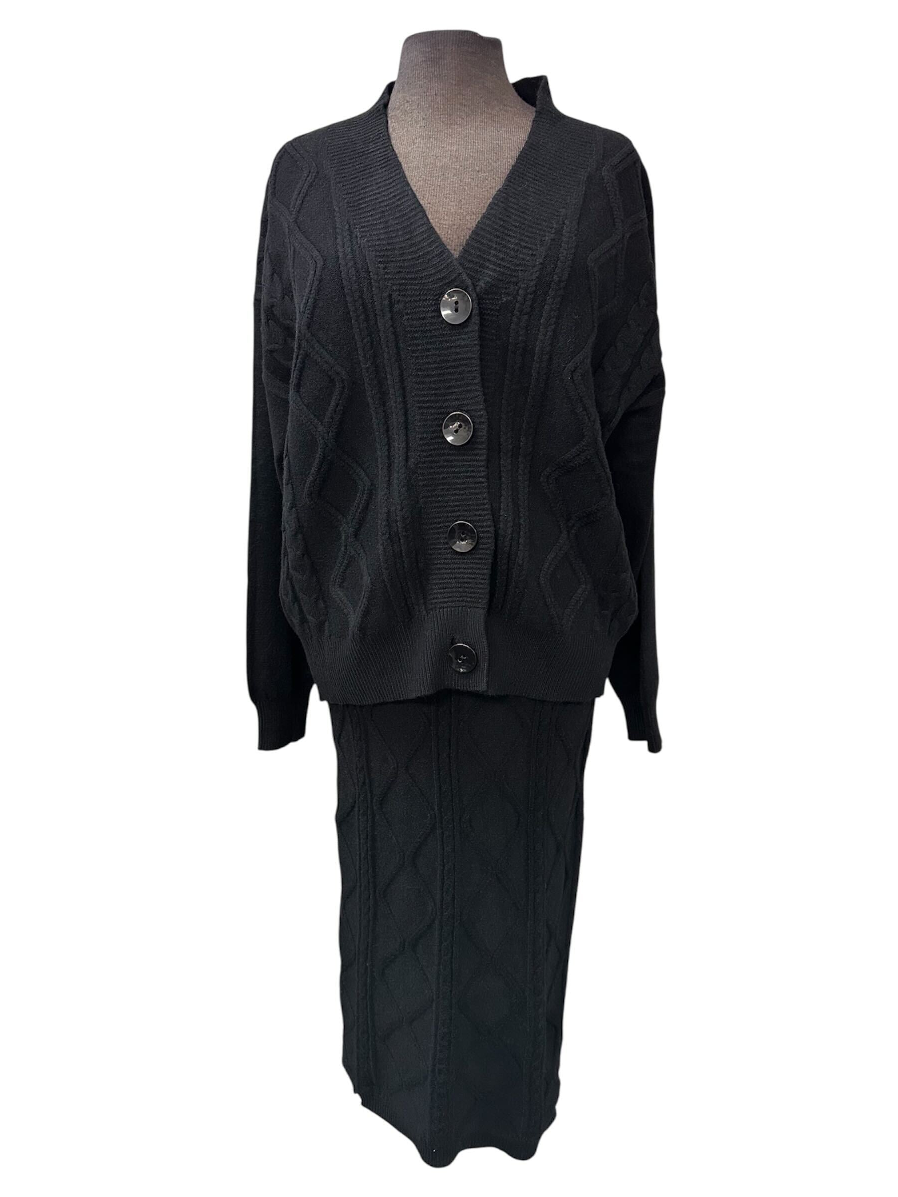 Ensemble cardigan et jupe de laine