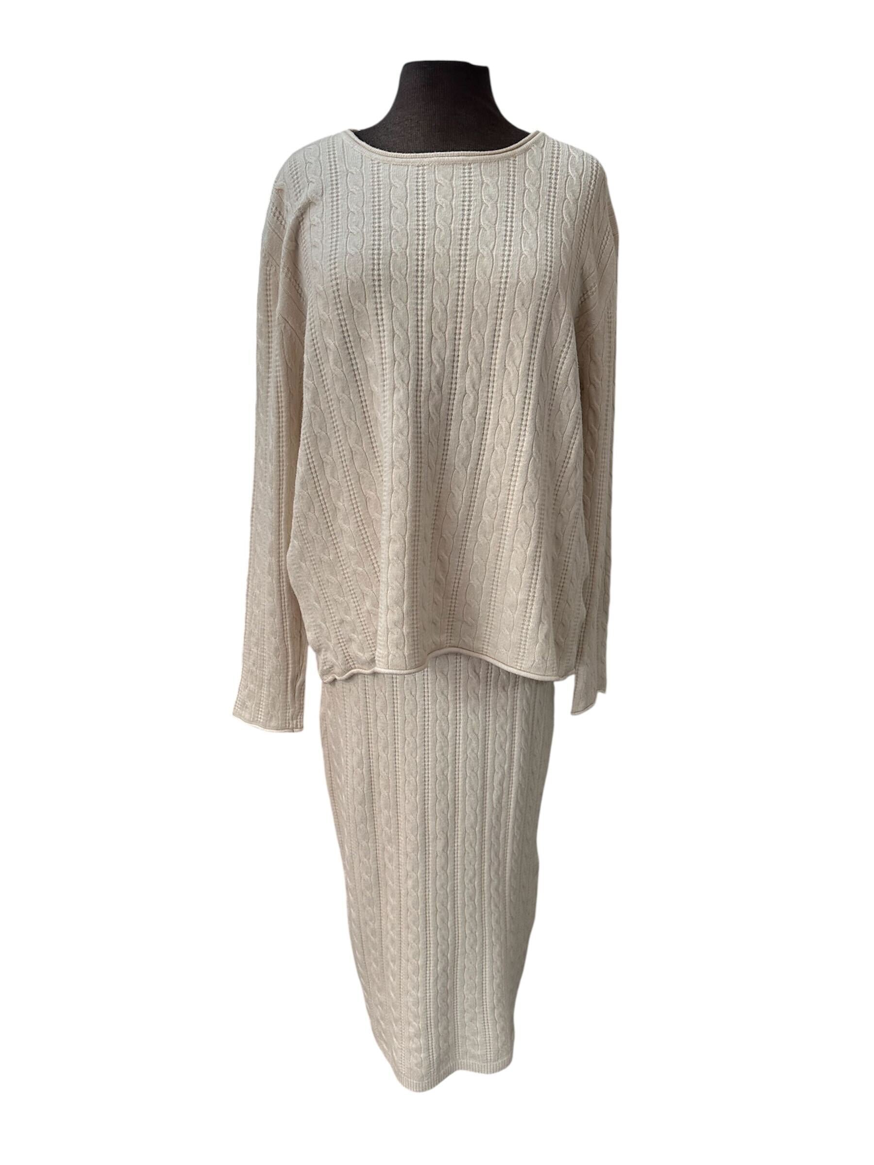 Ensemble chandail et jupe tricot