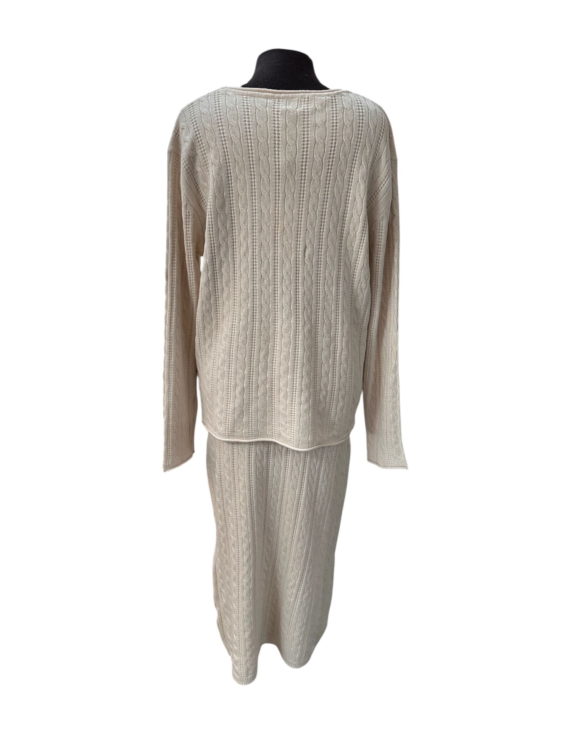 Ensemble chandail et jupe tricot