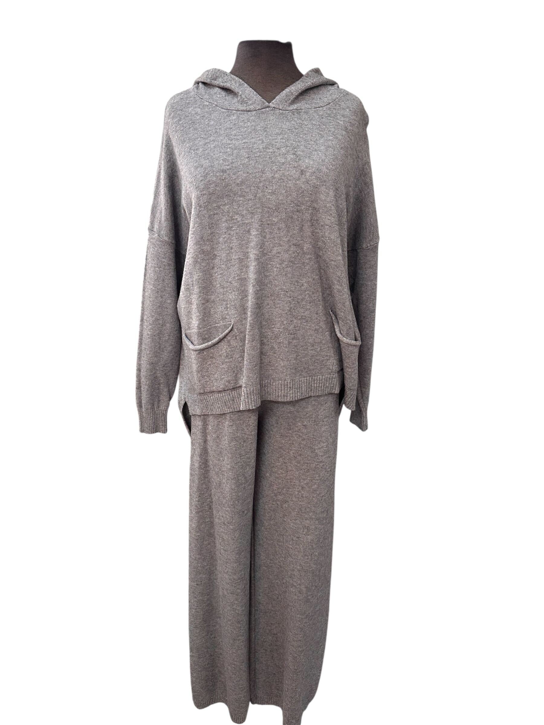 Ensemble chandail à capuchon et pantalon