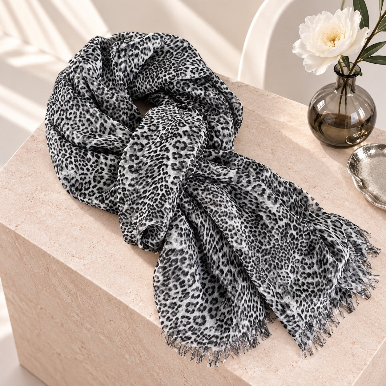 Foulard léopard gris et noir
