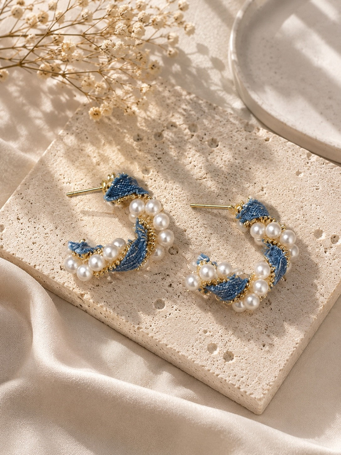 Boucle d'oreille (jeans et perles)