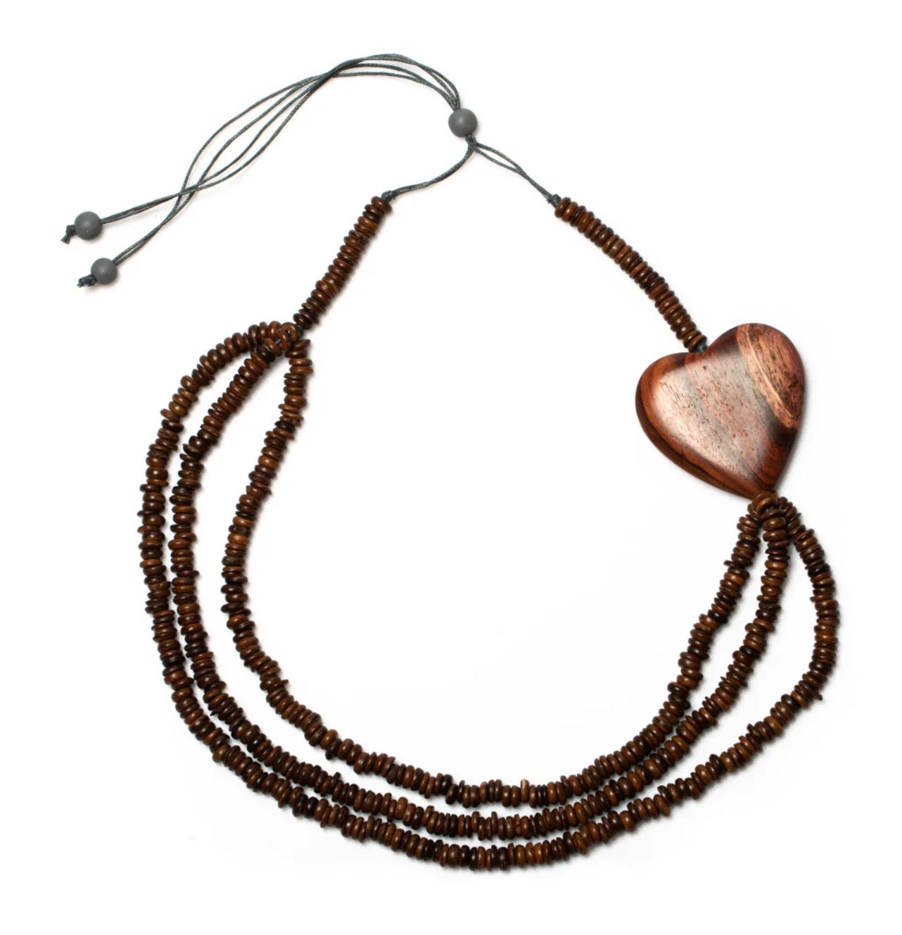 Collier en bois avec coeur