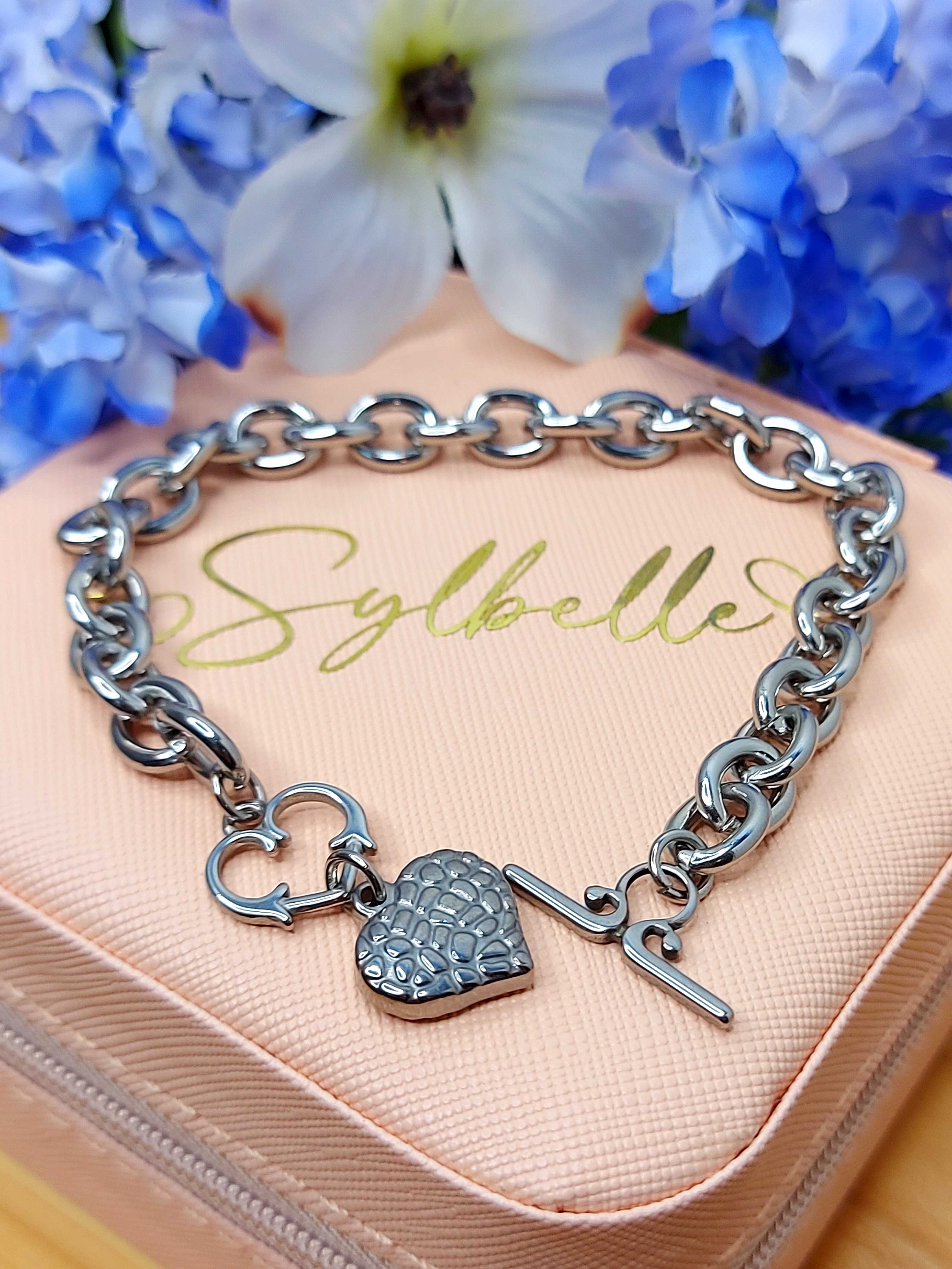 Bracelet avec breloque cœur