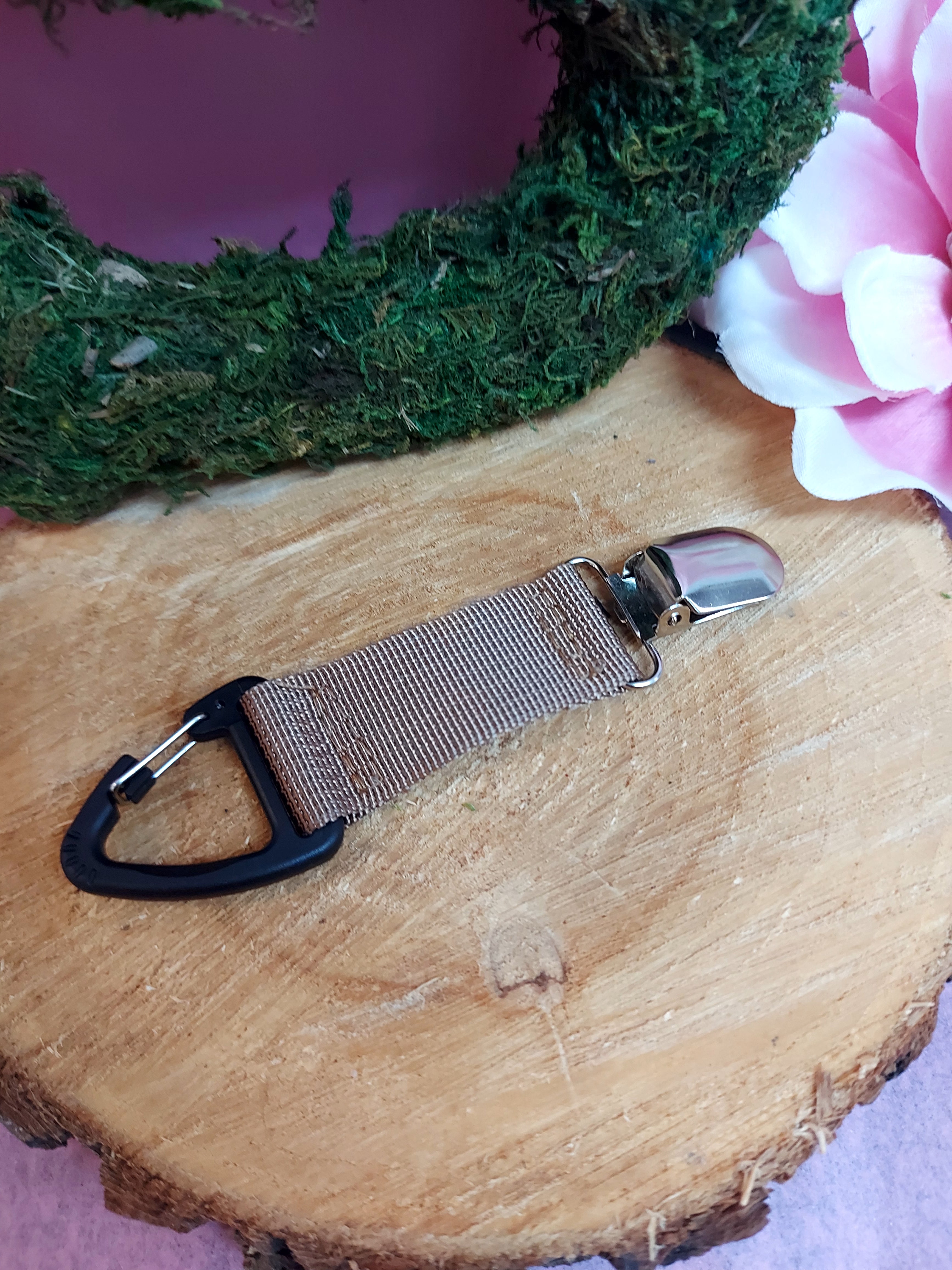 Nouveauté attache à chapeau