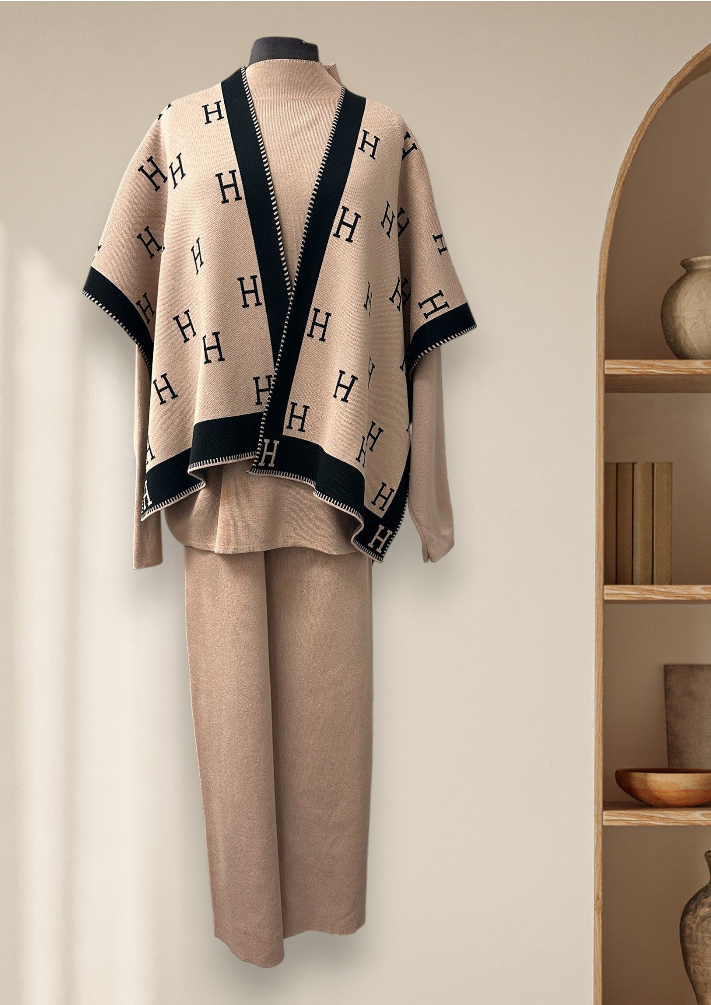 Ensemble 3 pièces (Poncho, chandail et pantalon)