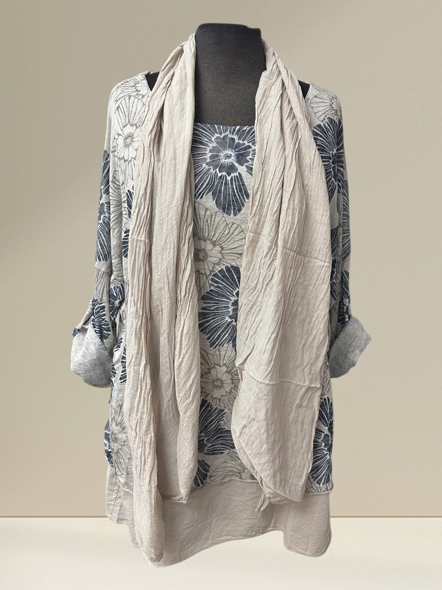 Chandail fleuris avec foulard