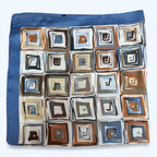 Foulard carré (motif de carrés)