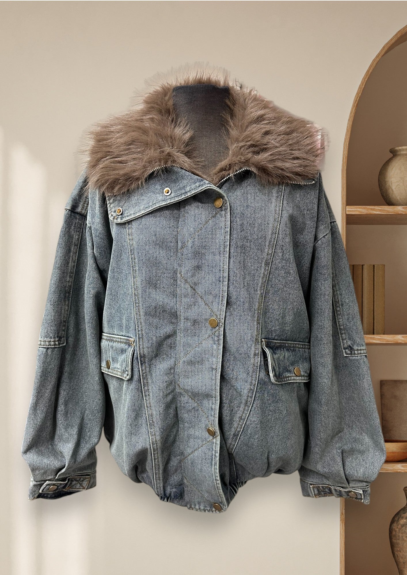 Manteau de jeans avec collet de fourrure