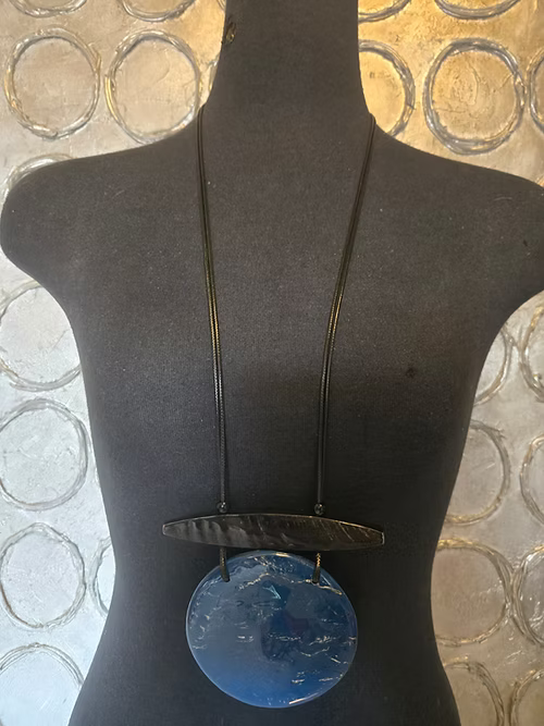 Collier en résine