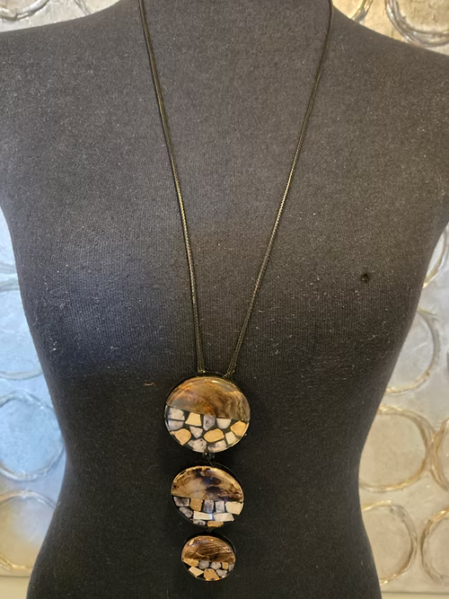 Collier en résine