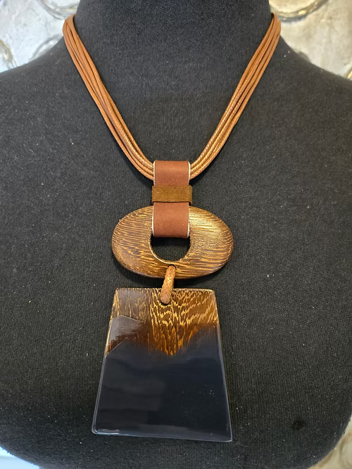 Collier en en bois