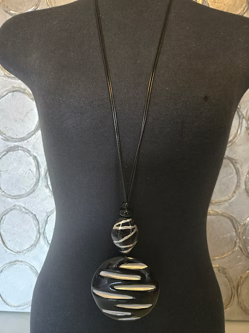 Collier en résine