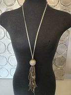 Collier en résine et bille