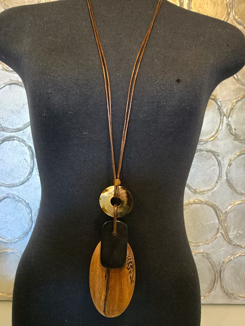 Collier en résine