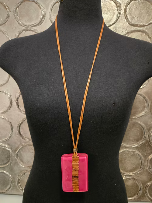 Collier en résine