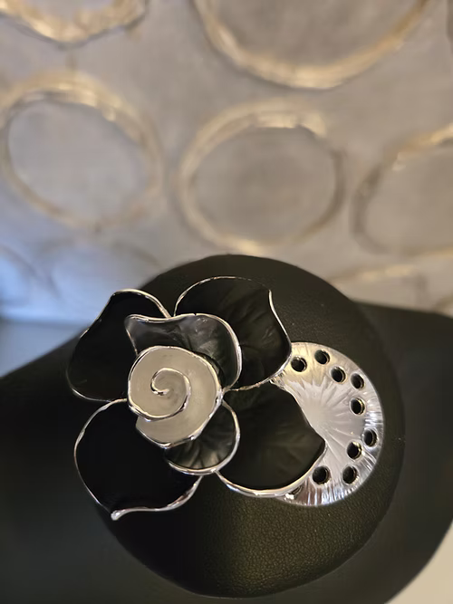 Attache foulard magnétique