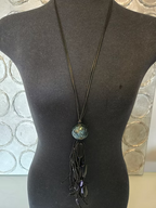 Collier en résine et bille