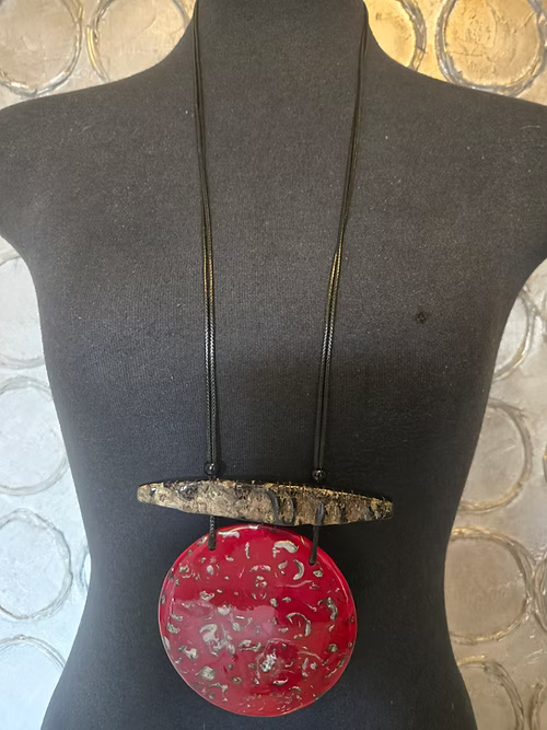 Collier en résine
