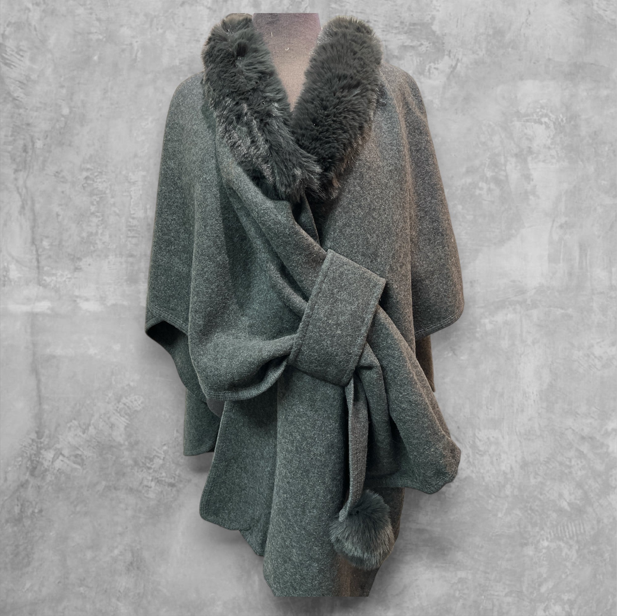 Poncho Cape (Fausse Fourrure Chauve-Souris)
