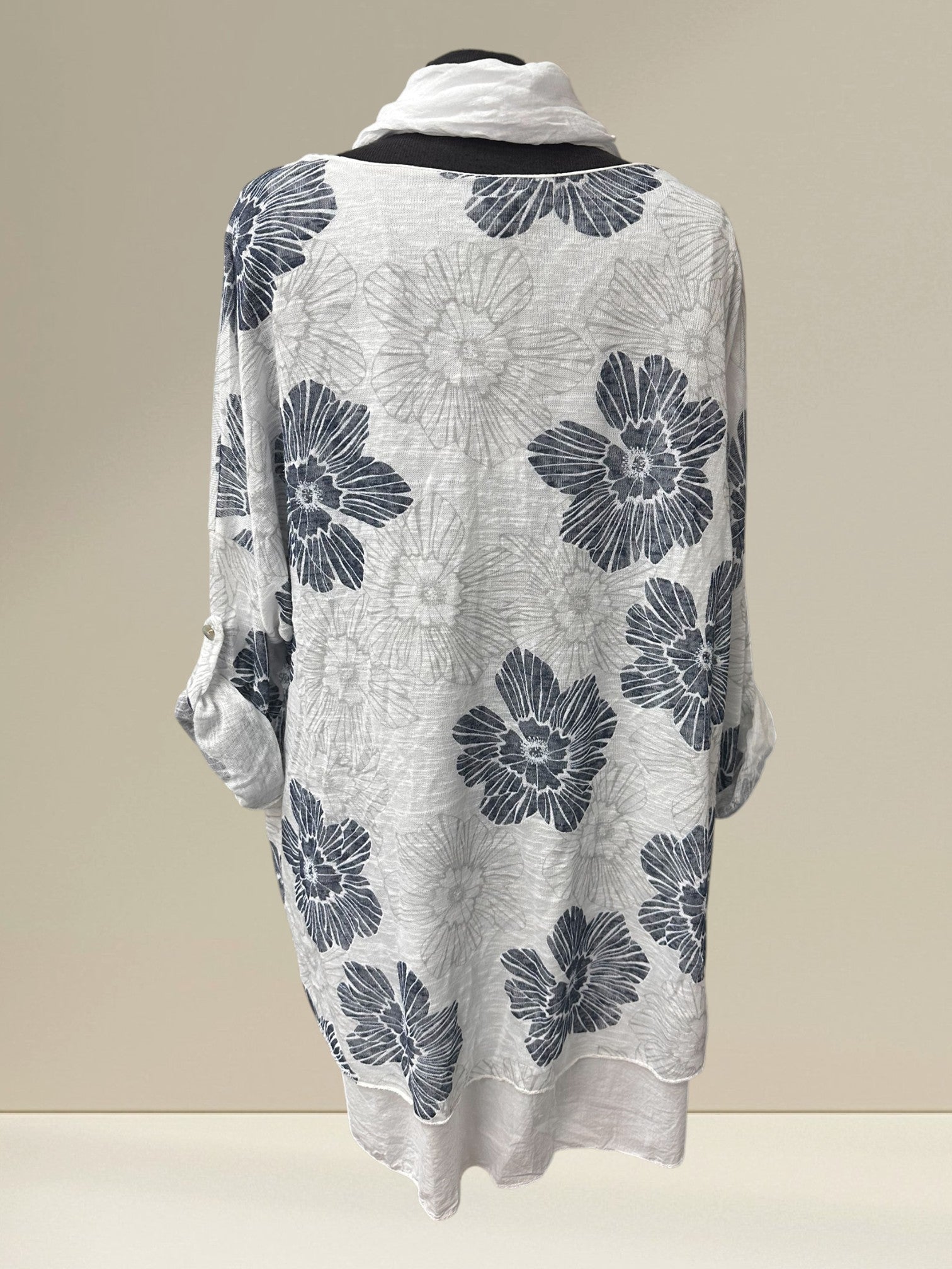Chandail fleuris avec foulard