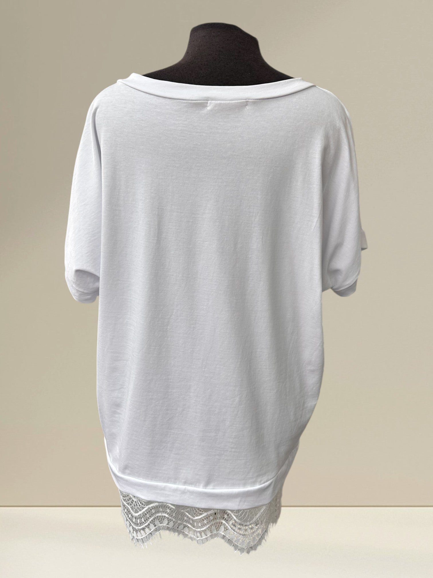 T-shirt (dentelle dans le bas)