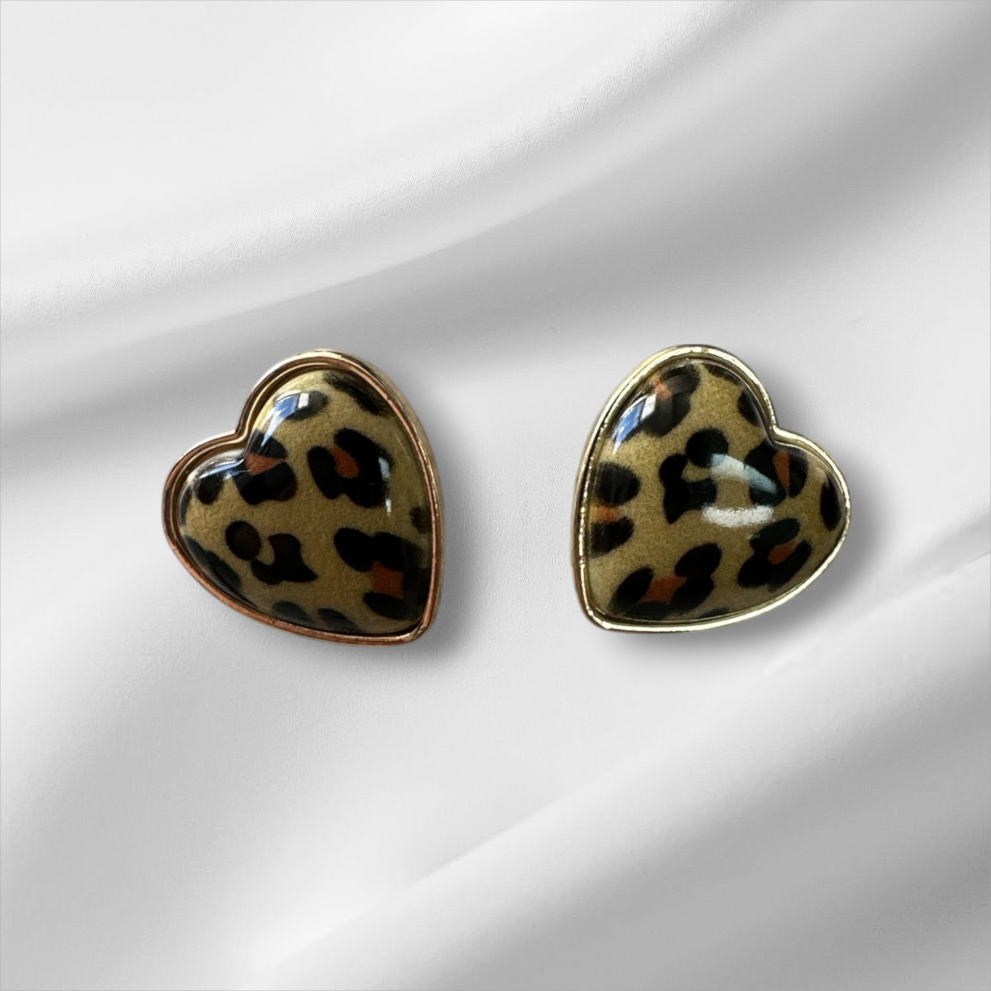 Boucle d'oreille en coeur léopard