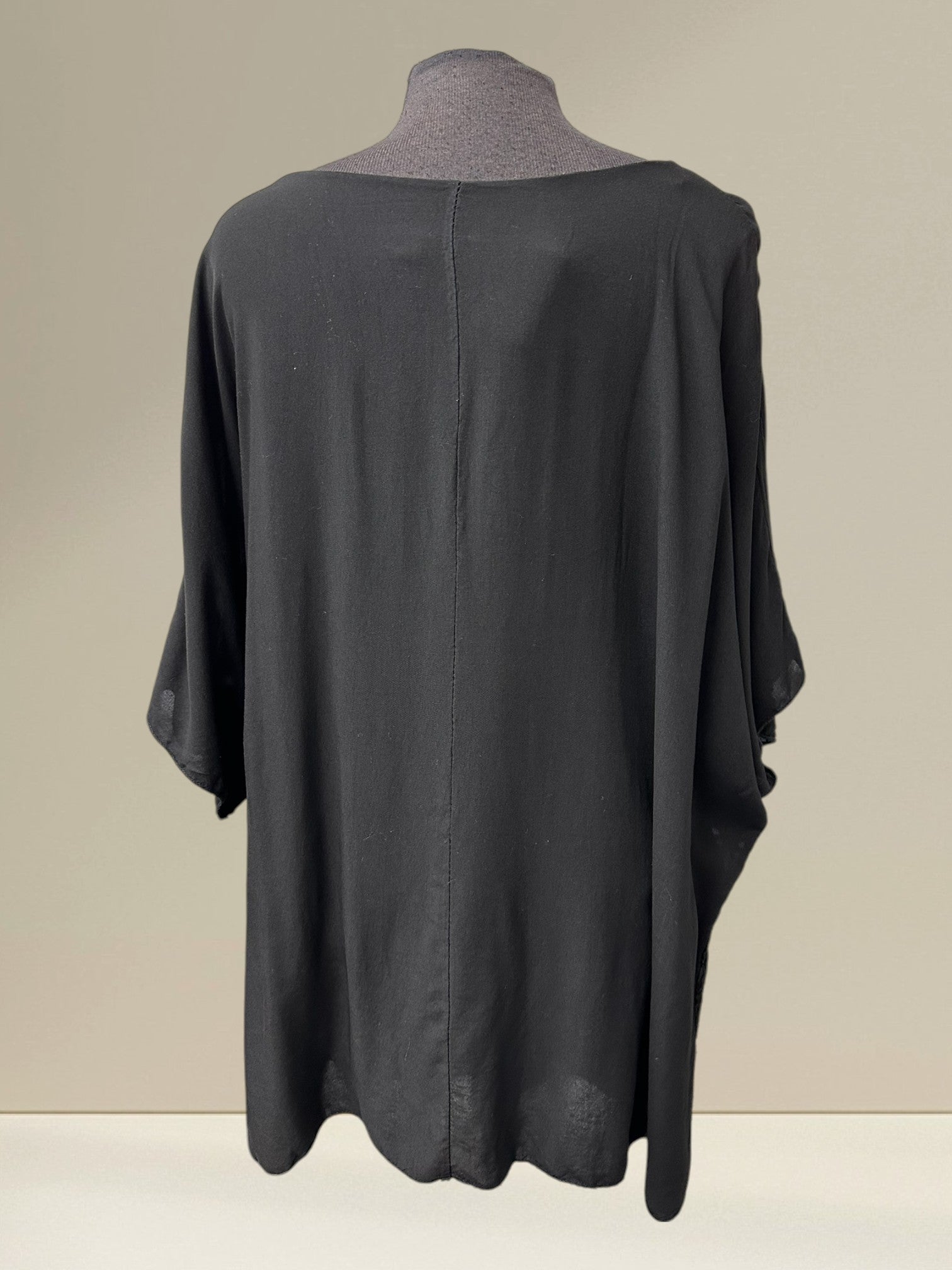 Blouse (fleurs brodées et trous)