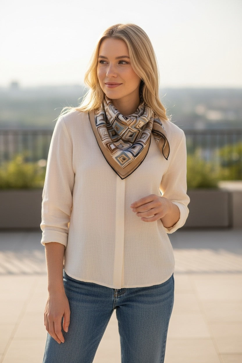 Foulard carré (motif de carrés)