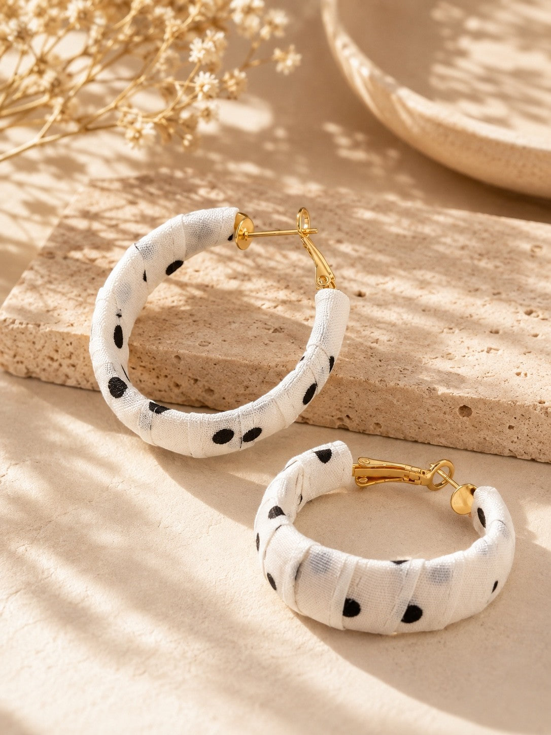 Boucle d'oreille à pois