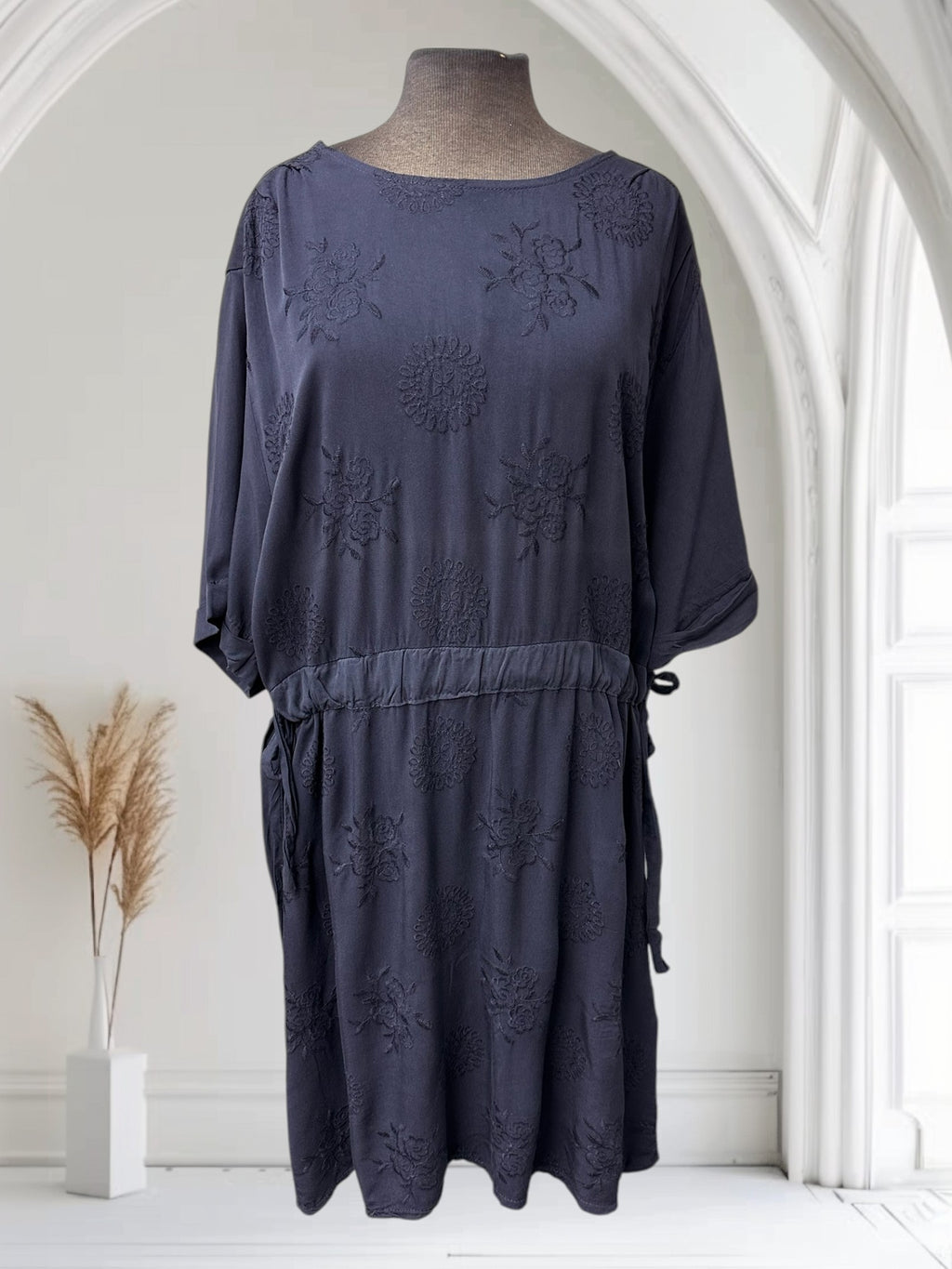 Robe (avec broderie)