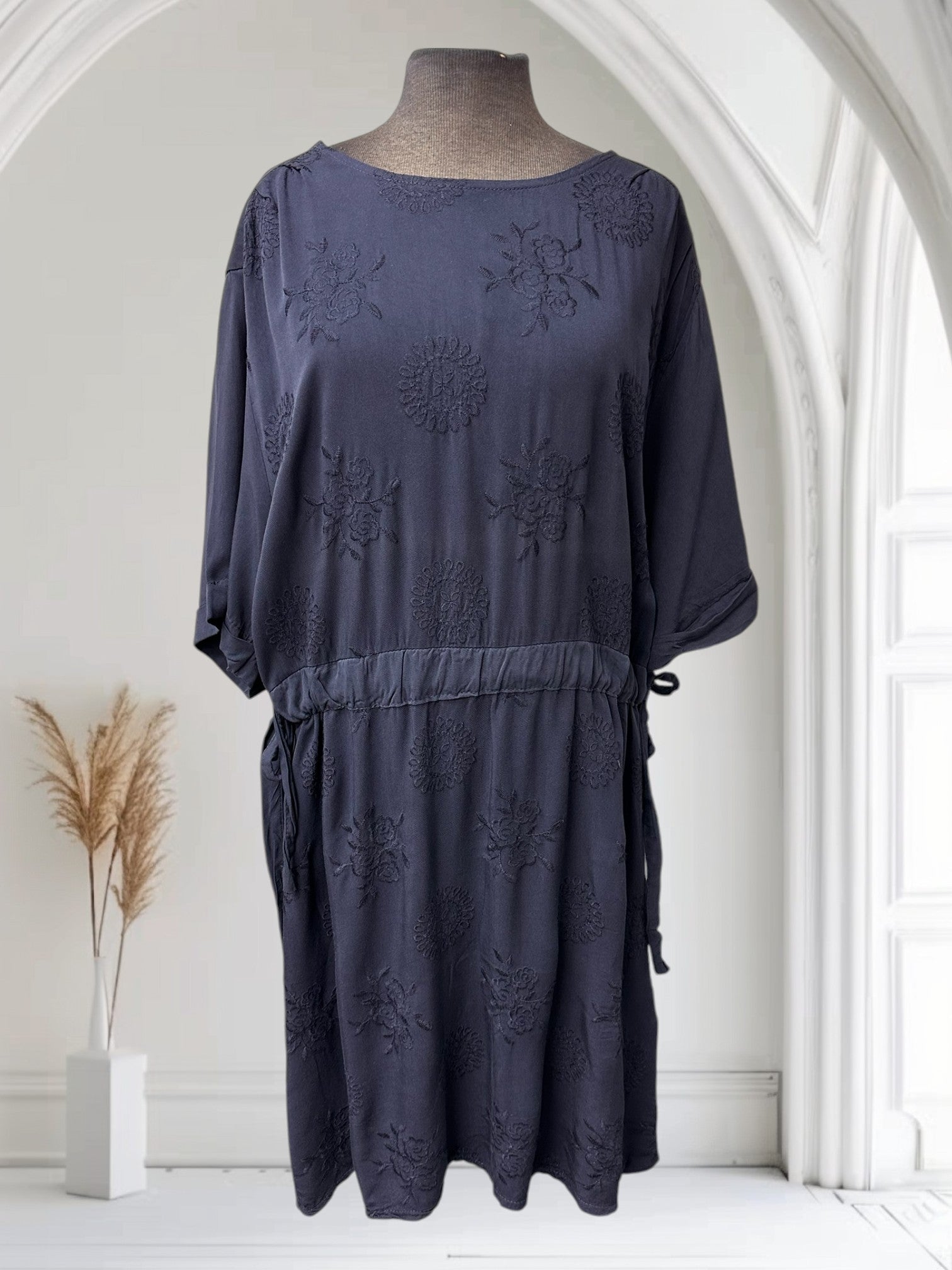 Robe (avec broderie)