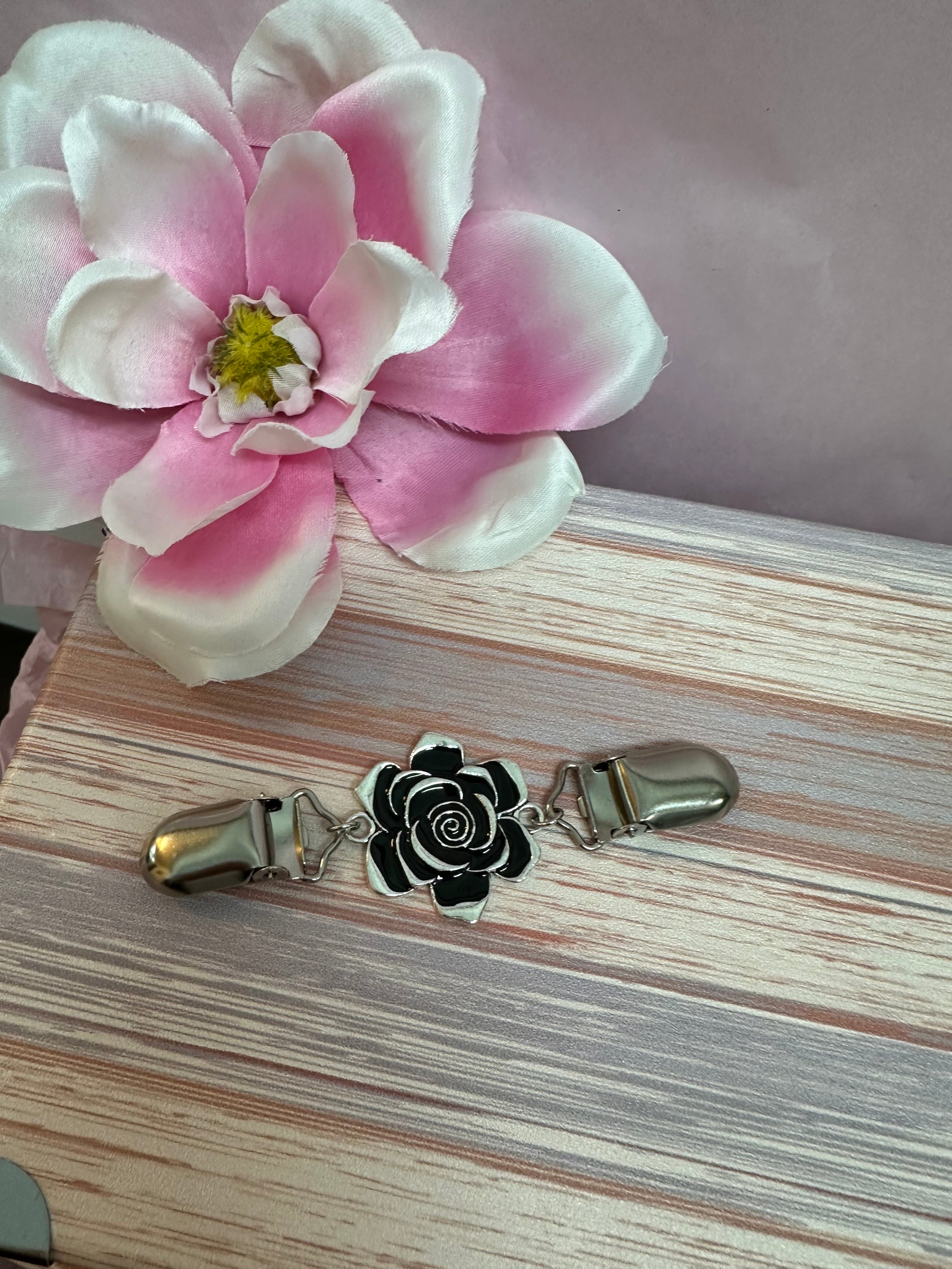 Nouveauté attache  Martingale