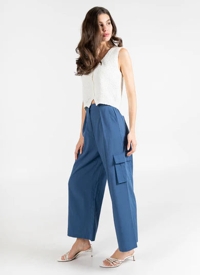 Pantalon cargo à plis sur les côtés (c'est moi)