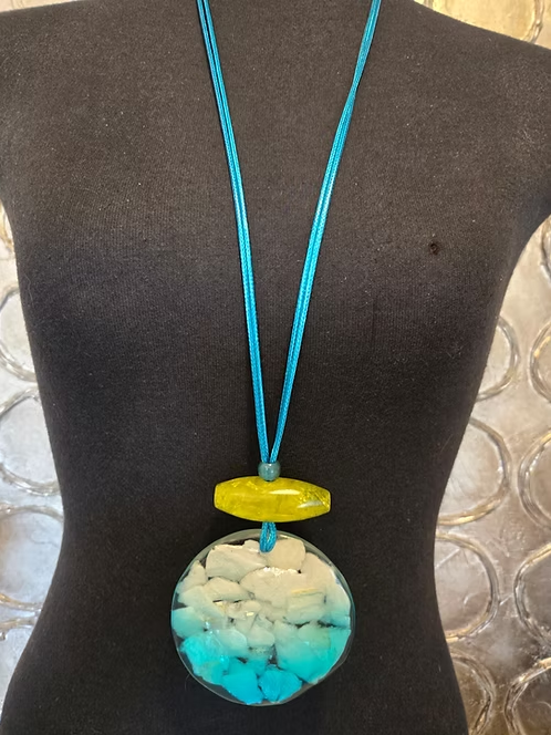 Collier en résine Turquoise
