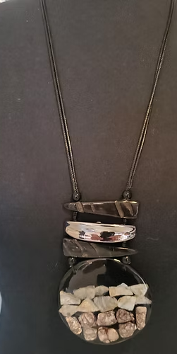 Collier en résine Noir